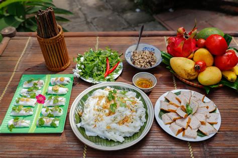  ¿La Bella y Bestia Vietnamita?: Descifrando el Encanto de Banh Cuon en la Tradición Folklórica del Siglo XVII